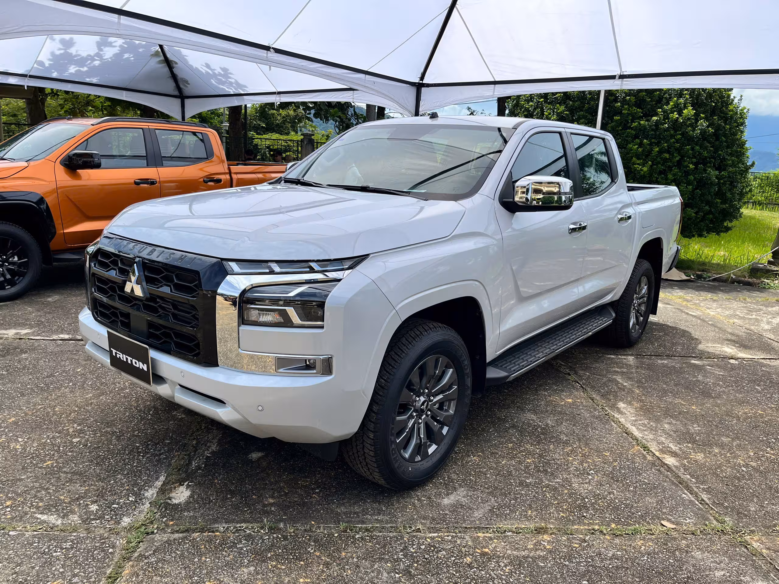 Mitsubishi Triton 2WD AT Premium